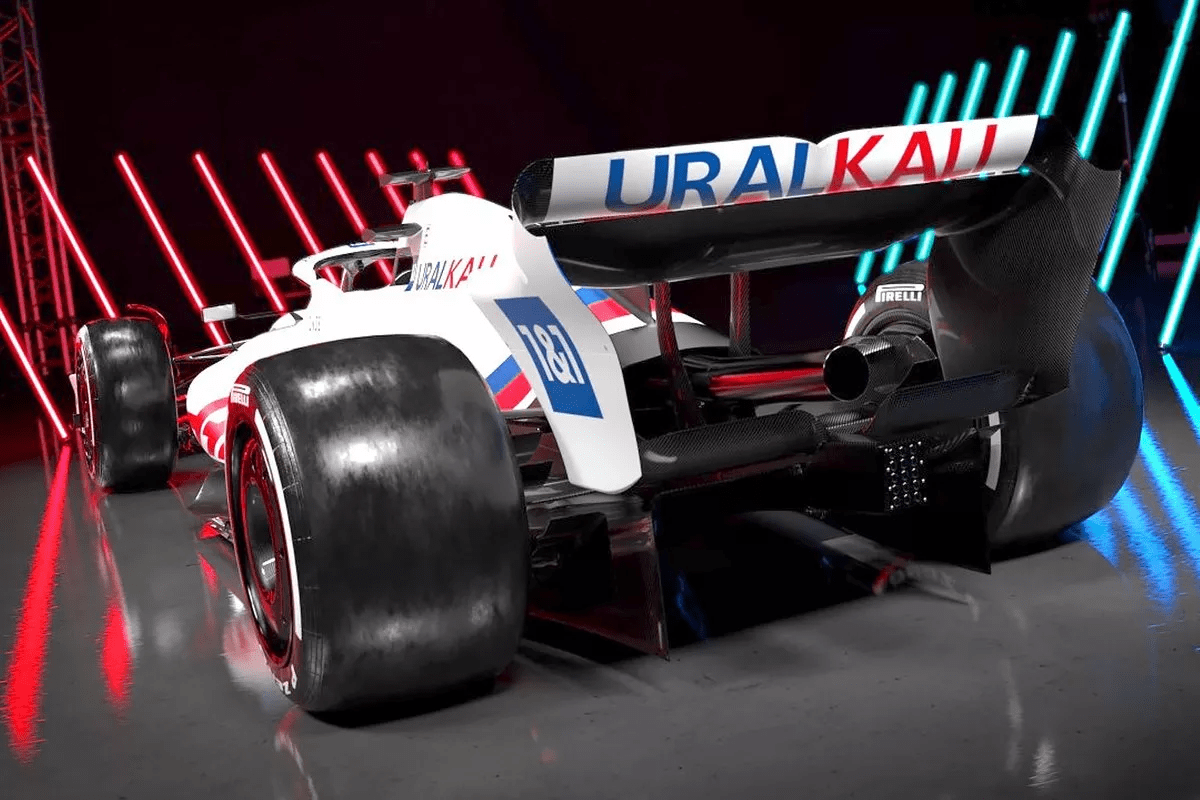 哈斯车队横扫雷诺车队，塞恩斯统治全场