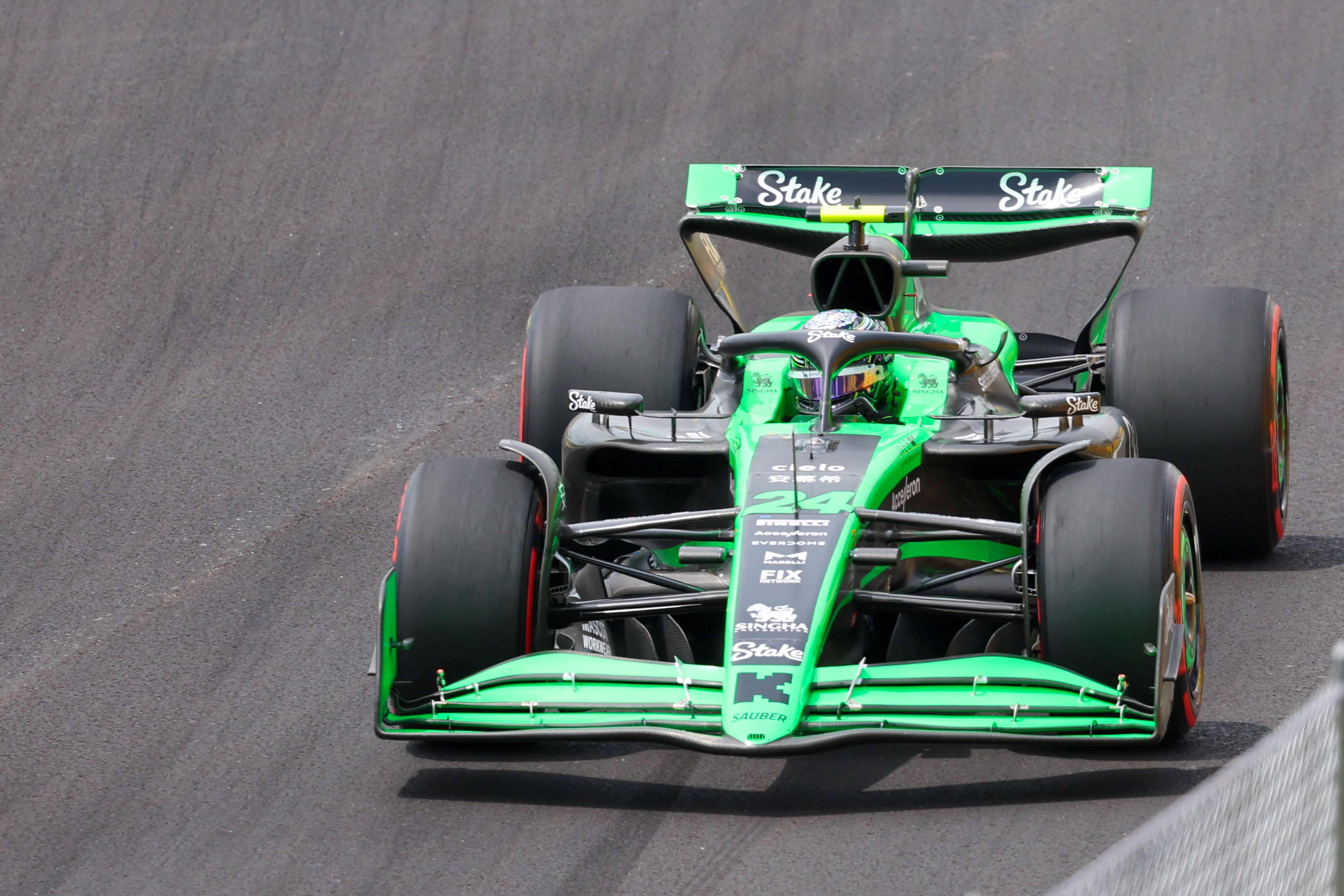 索伯车队横扫雷诺车队，周冠宇扛起全队