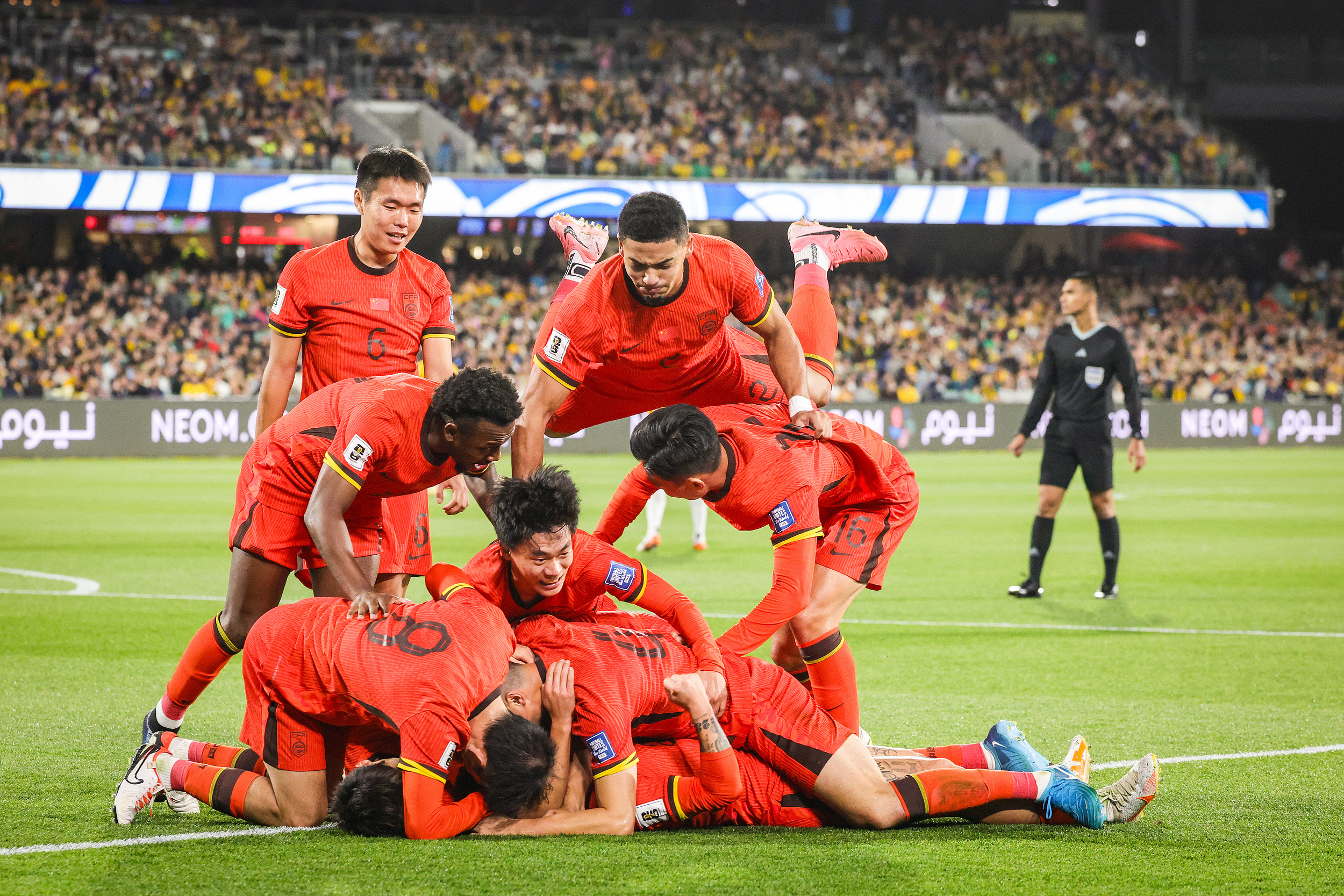 中国队鏖战印度队，桃田贤斗点燃赛场