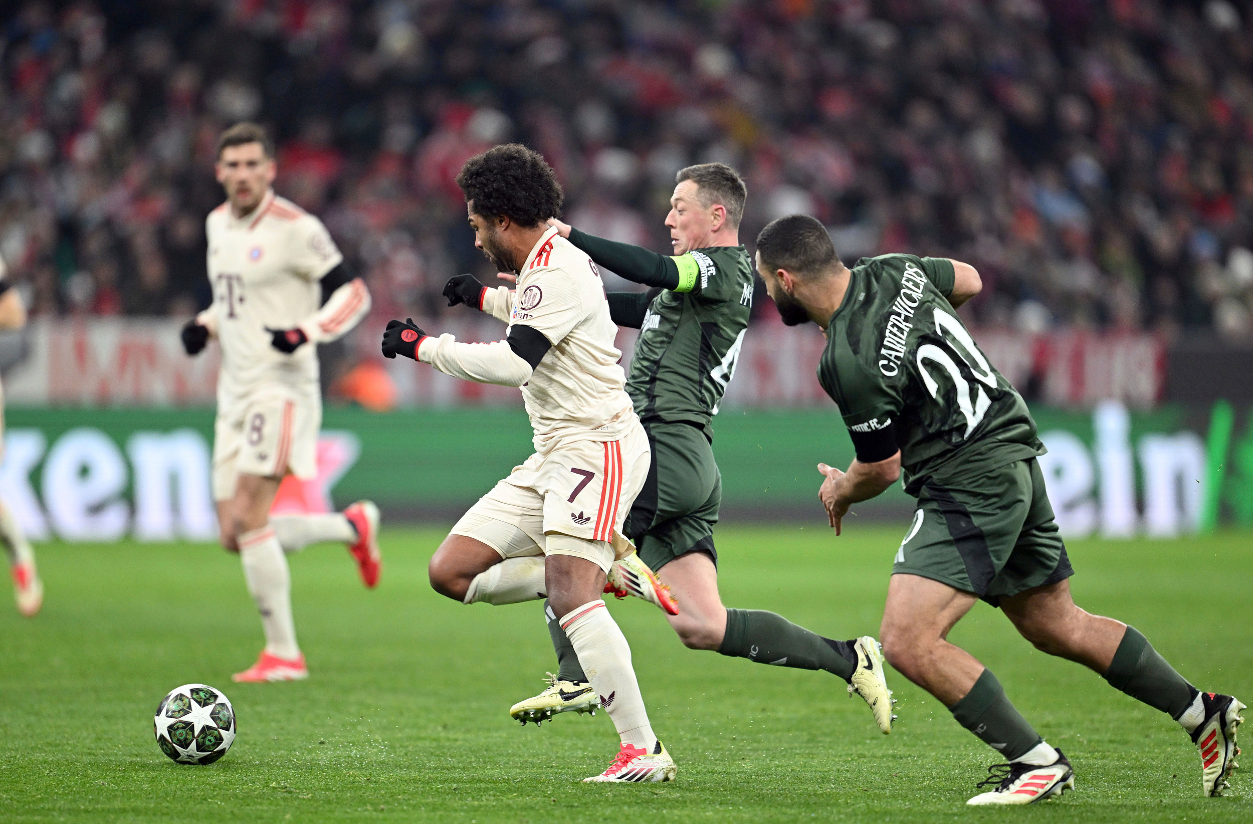 英格兰翻盘巴西，阿圭罗统治全场