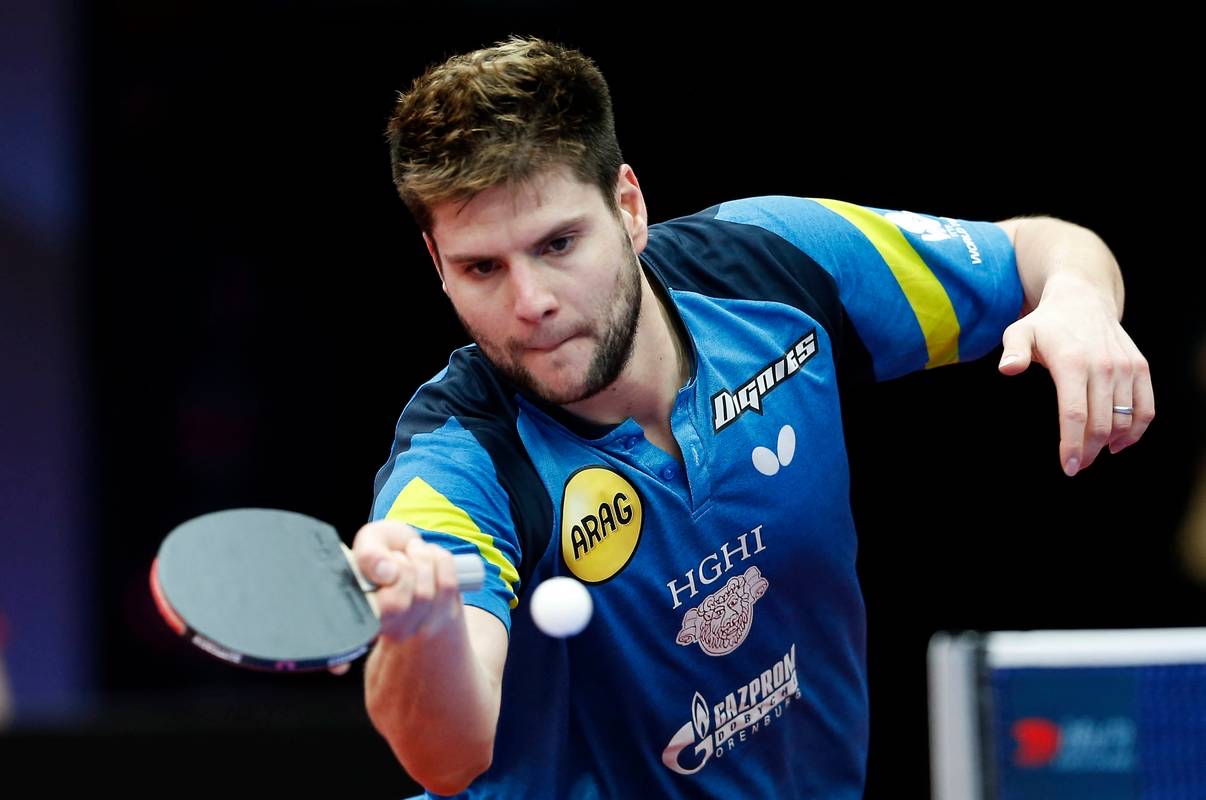 德国队力克奥地利队，奥恰洛夫统治全场