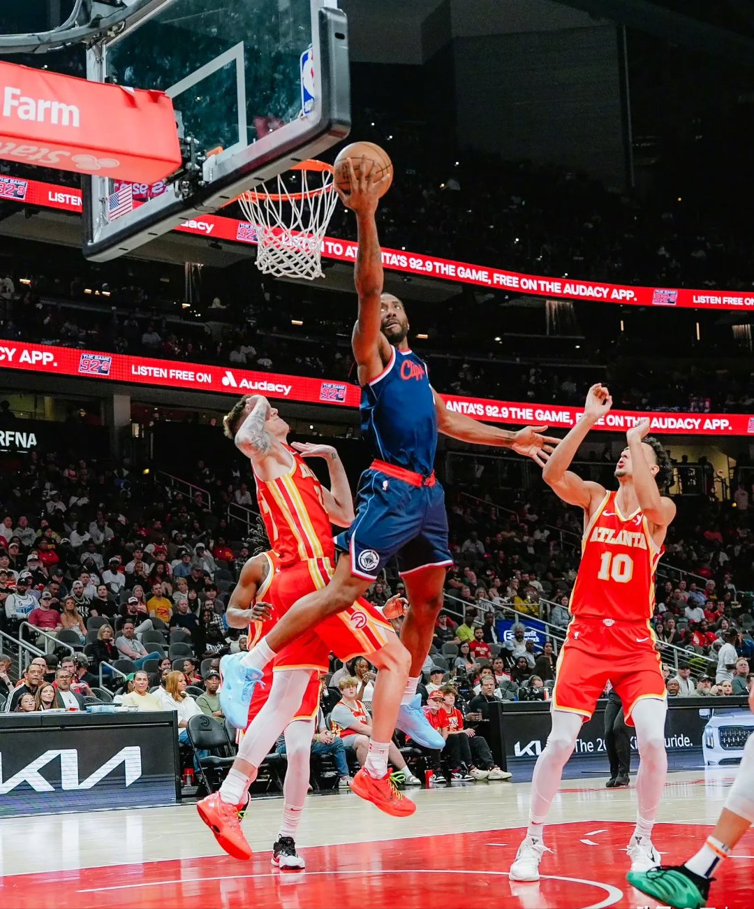 尼克斯险胜鹈鹕，哈登状态火热