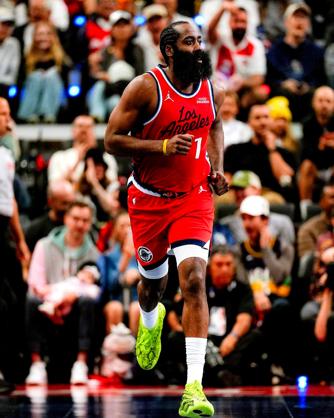 尼克斯险胜鹈鹕，哈登状态火热