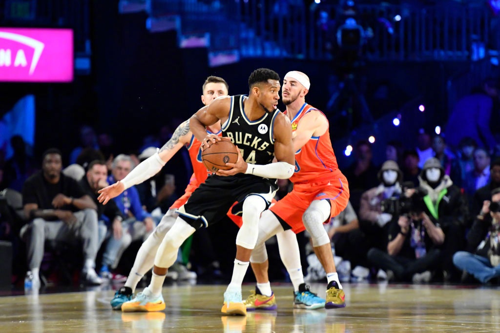 雄鹿险胜公牛，阿德巴约一己之力扛起全队