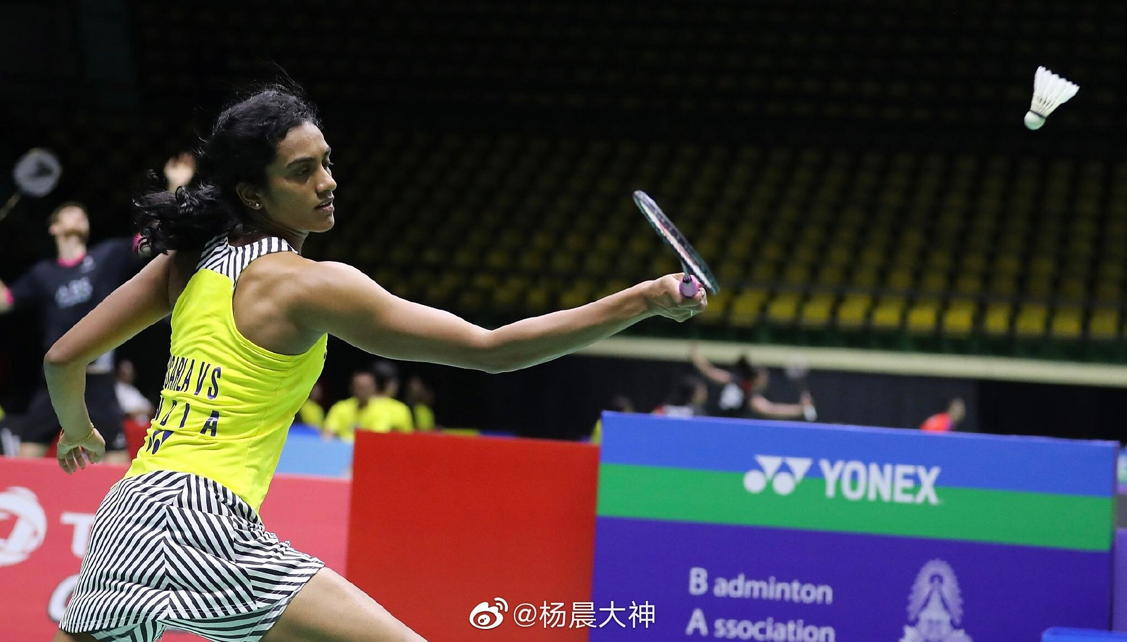 英格兰羽毛球队碾压中国羽毛球队，辛杜爆发神勇