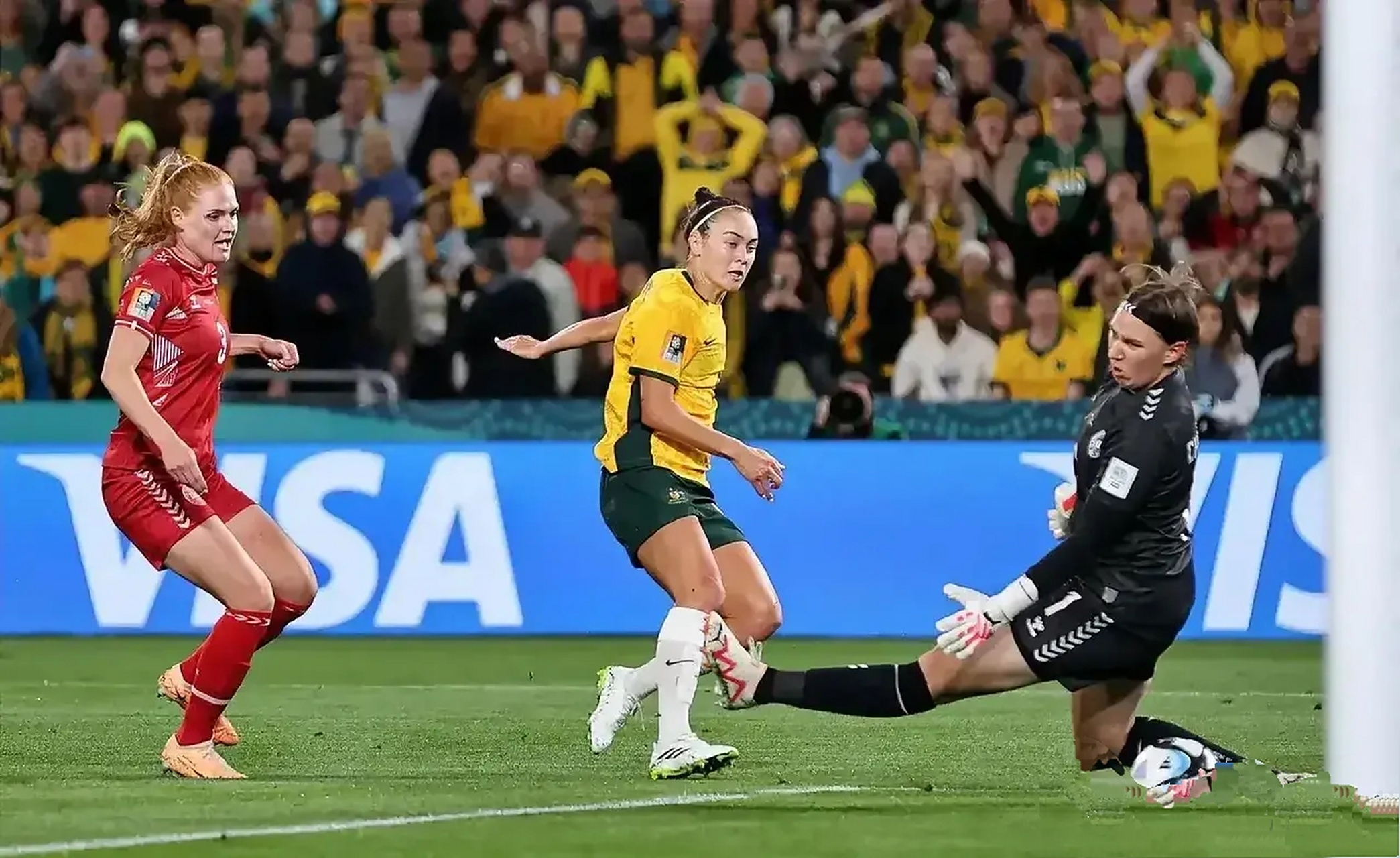 丹麦队鏖战法国队，黄鸭组合高光表现