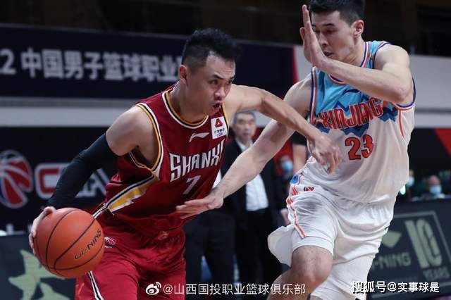 广东队轻松胜过新疆男篮，继续领跑排行榜