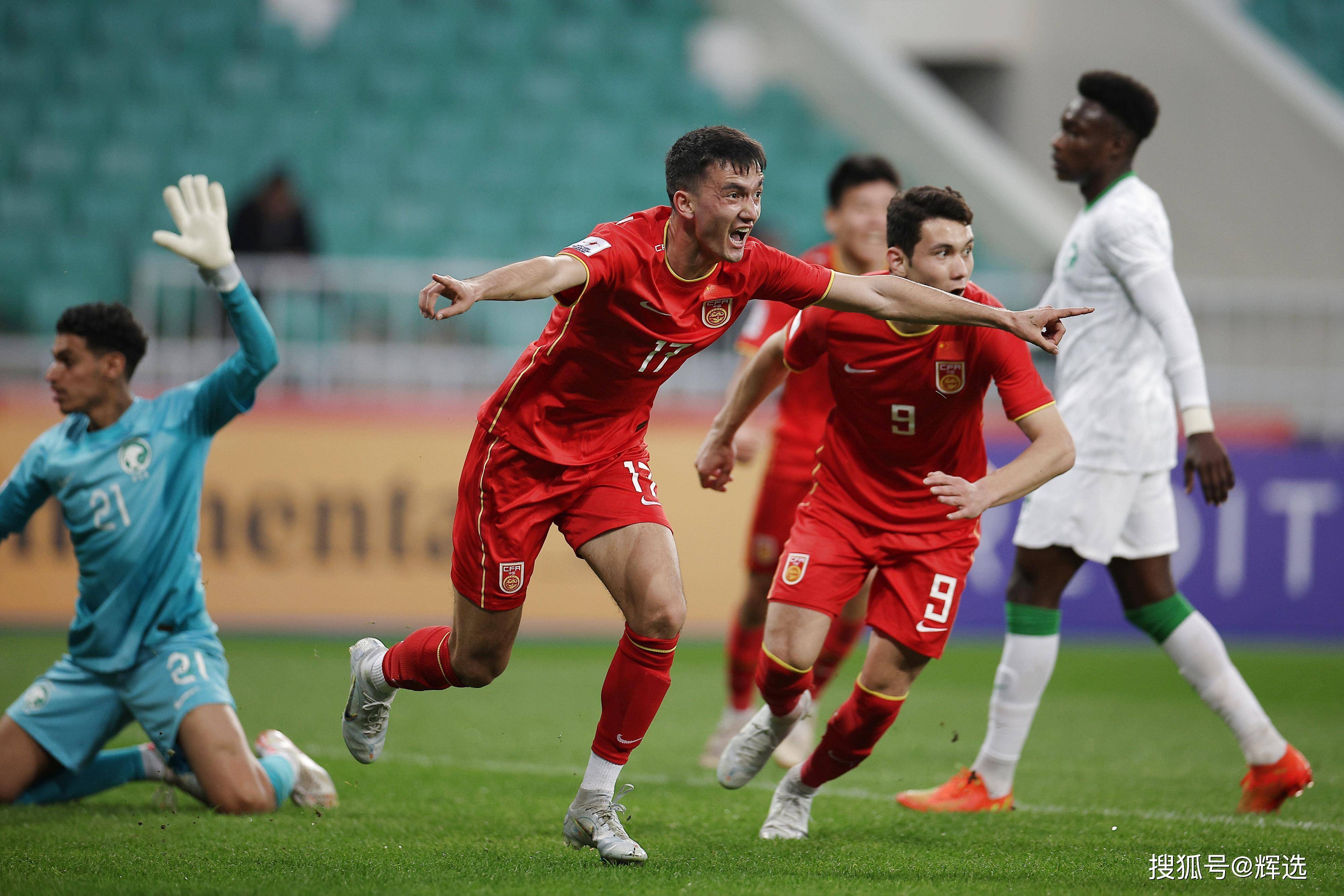 国内足球联赛战队展现强大实力