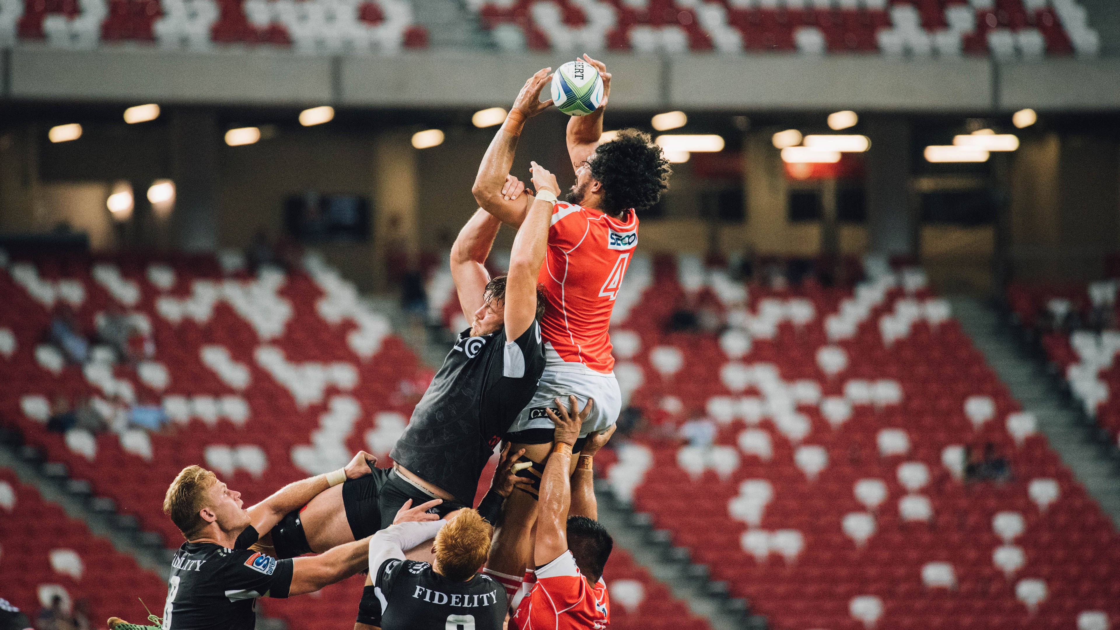 库里跨界接管欧冠决赛？当篮球传奇误入足球终极战场