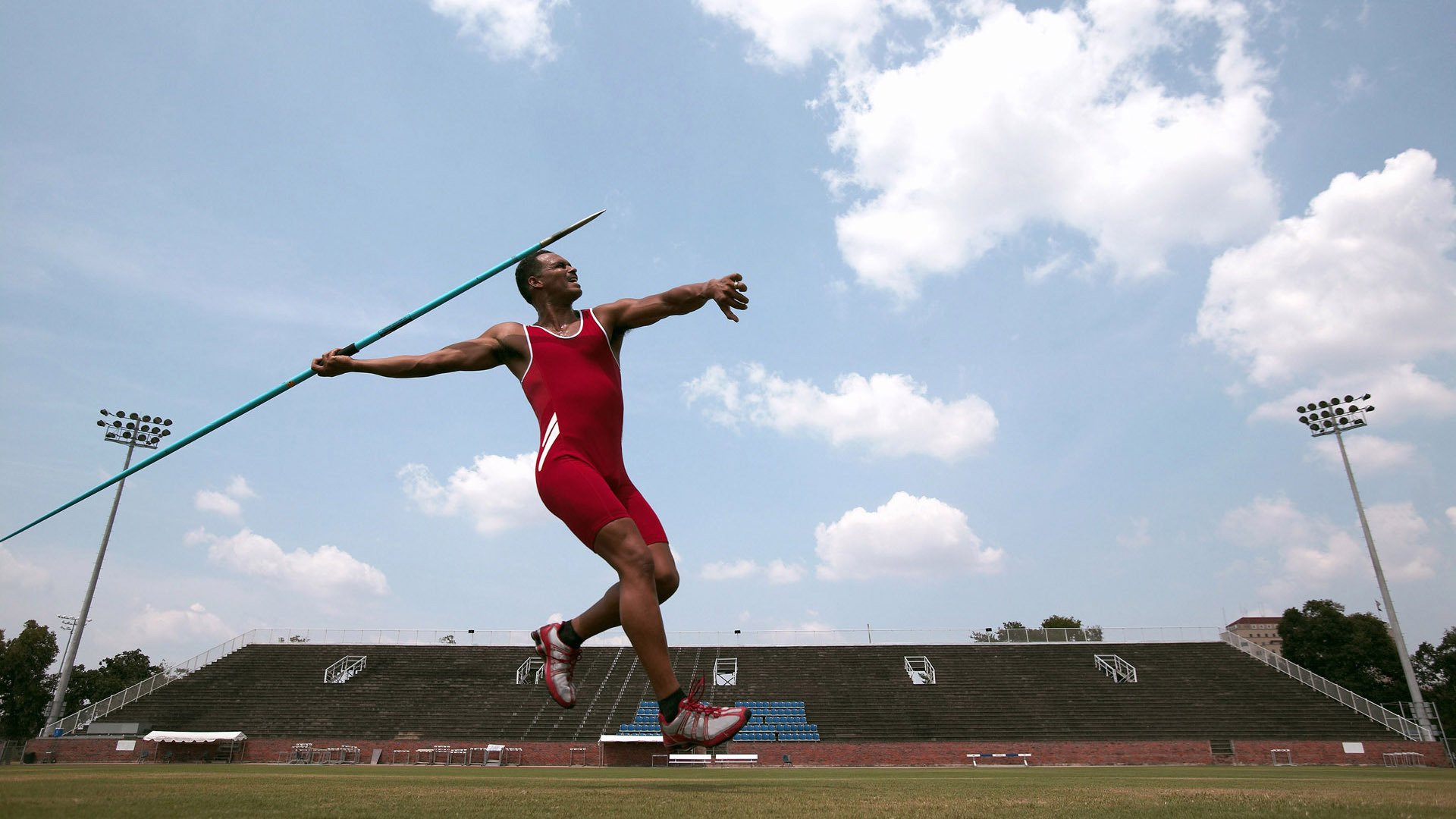 孤峰之上，当德国战车碾过尼斯，阿拉巴在历史长卷刻下不朽坐标